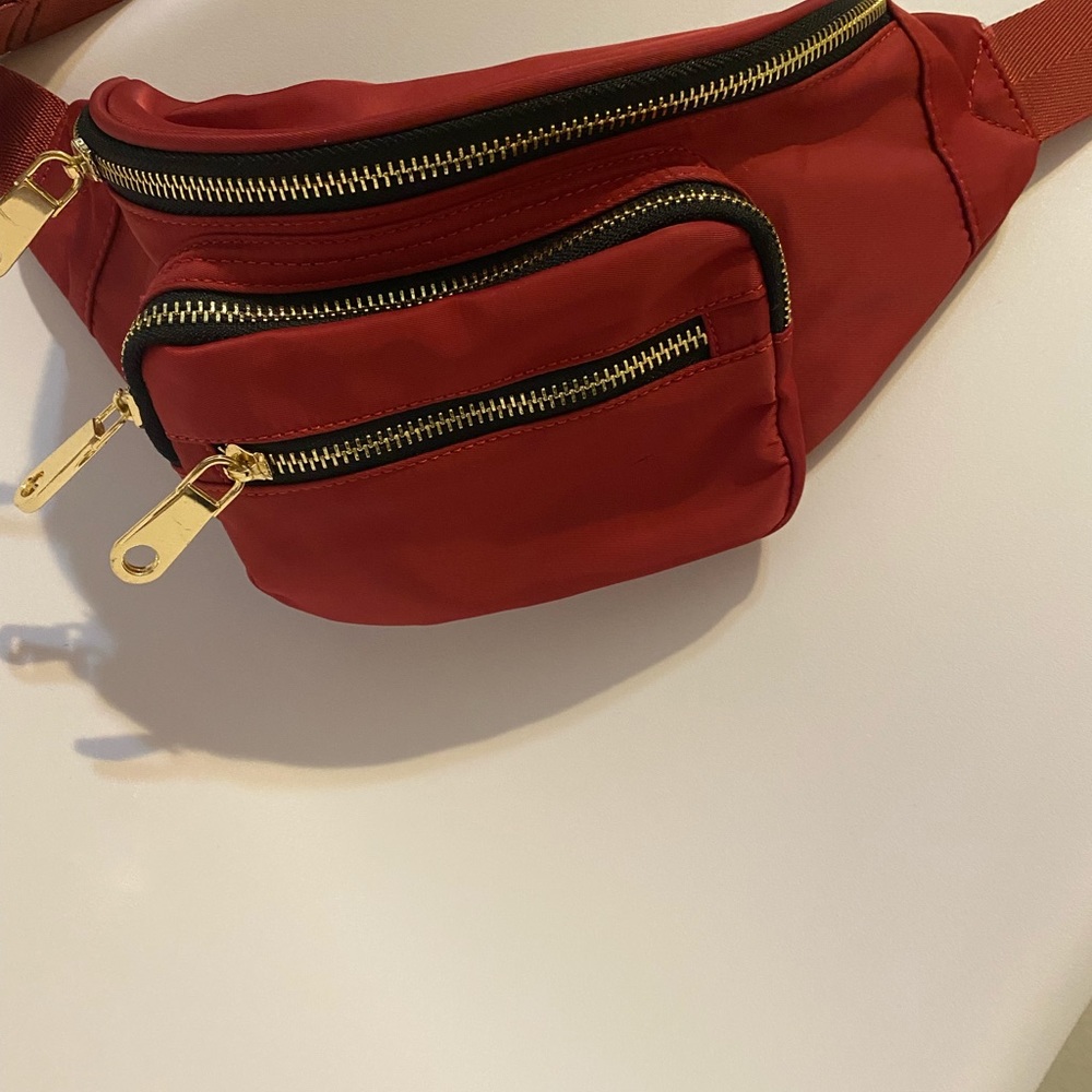 Red wine cross over adjustable bag